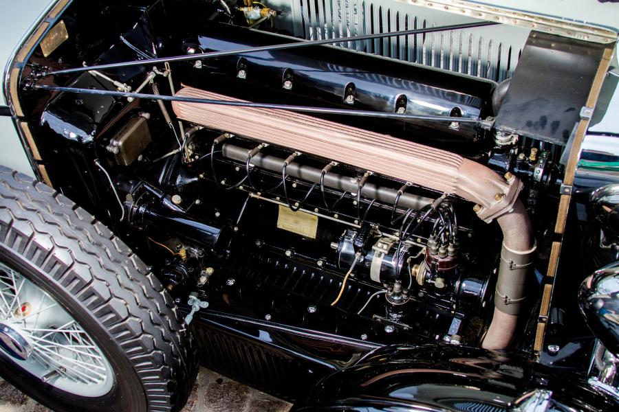 Моторный отсек Delage D8C Cabriolet par Chapron 1930 года  (фото 10 из 13)